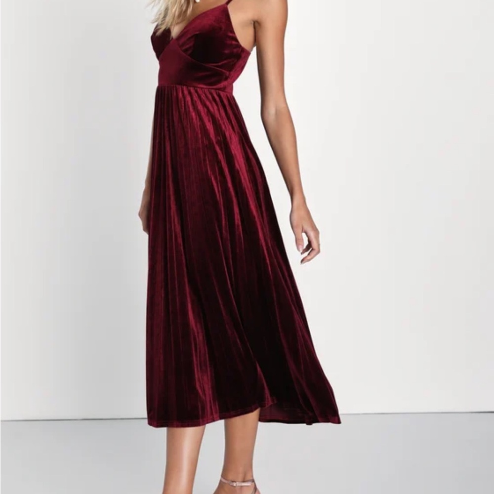 Burgundy velvet sleeveless pleated midi dress